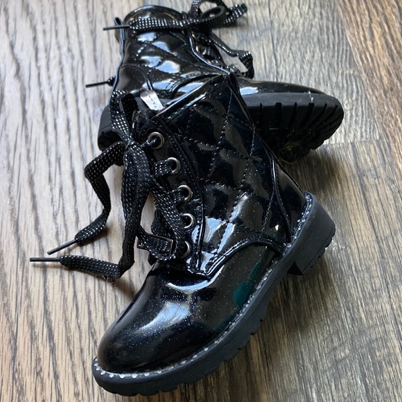 Tahari Other - 🎁Tahari Boots